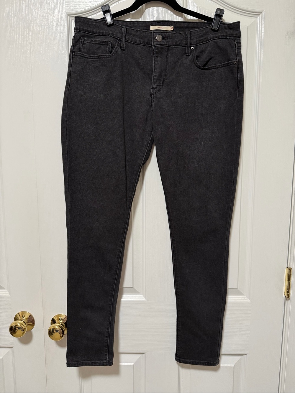 Levi's 711 Skinny Jeans Women’s
Size 32